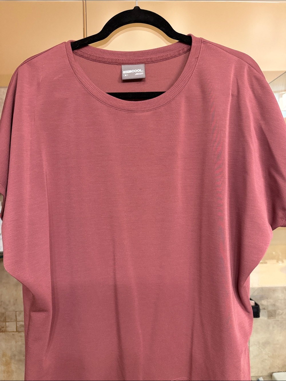 Women's Short Sleeve Crewneck Tee in mauve